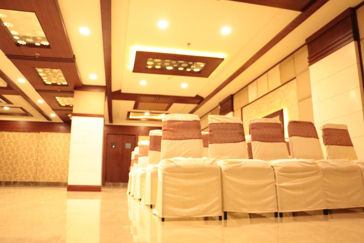 The Land Mark Varanasi Exterior photo