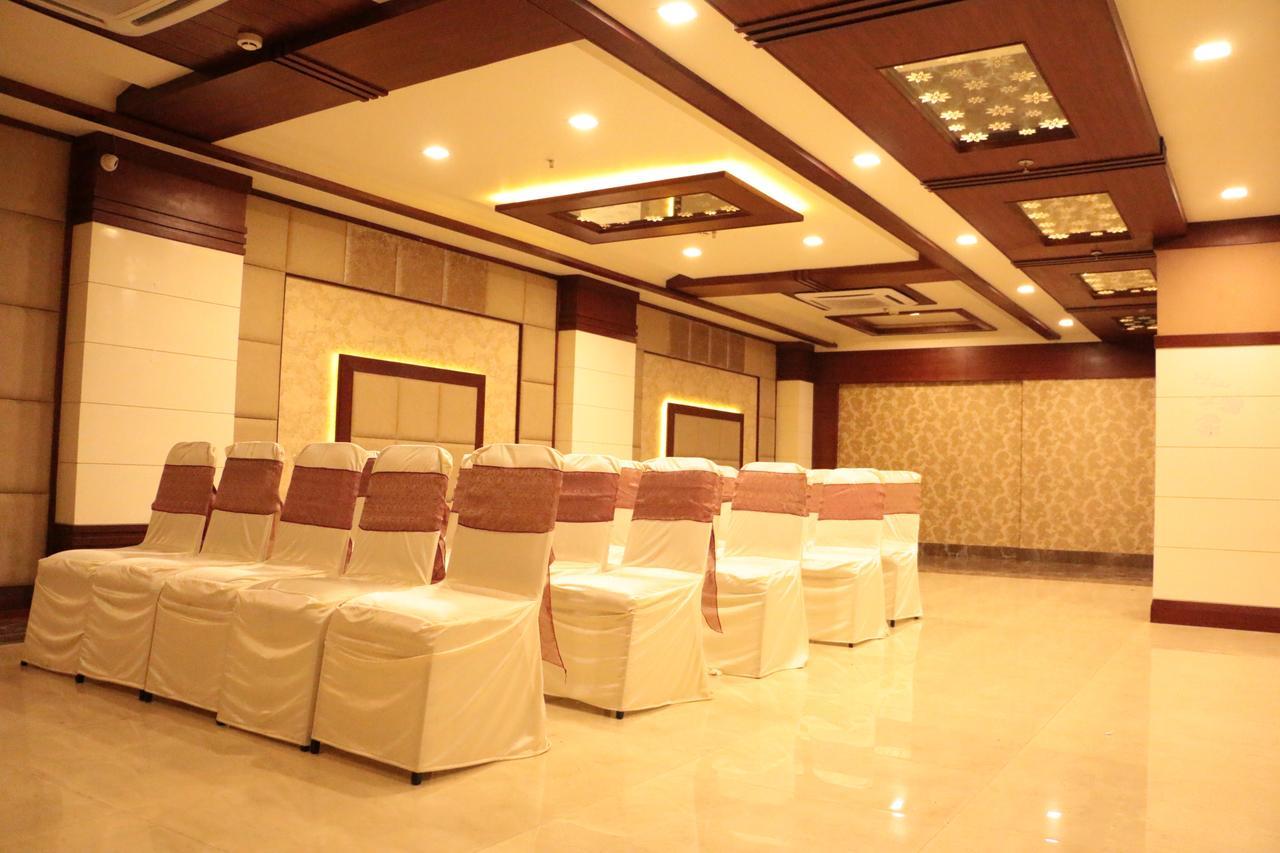 The Land Mark Varanasi Exterior photo