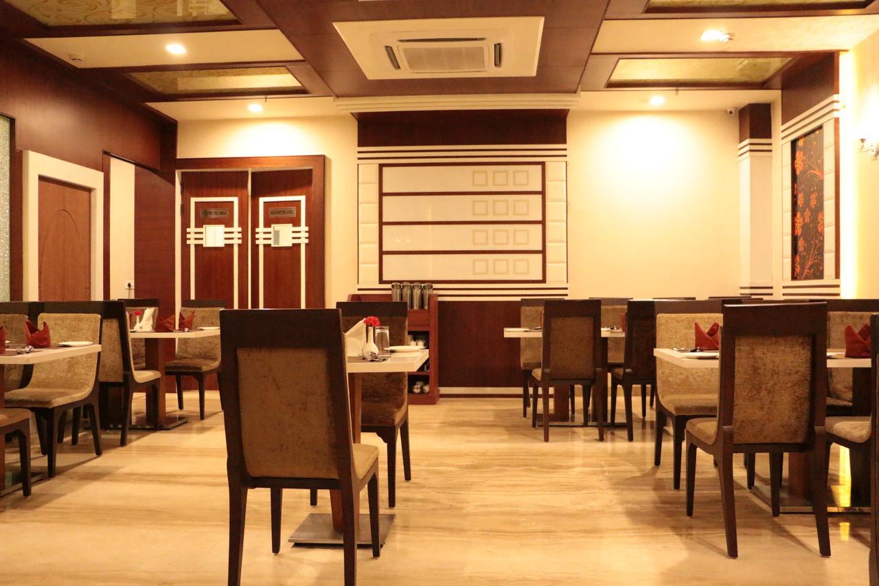 The Land Mark Varanasi Exterior photo